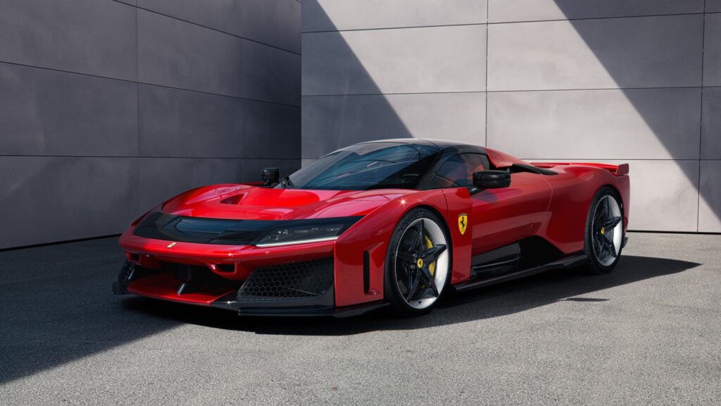 Ferrari F80 widziane od przodu