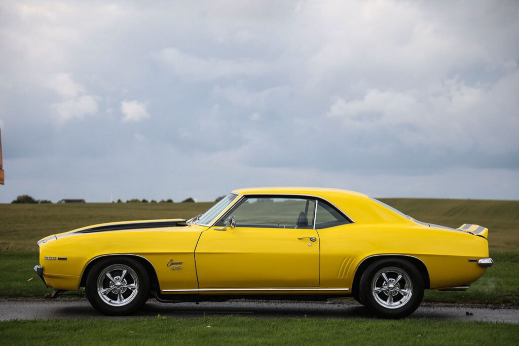 Chevrolet Camaro SS 1969 z boku