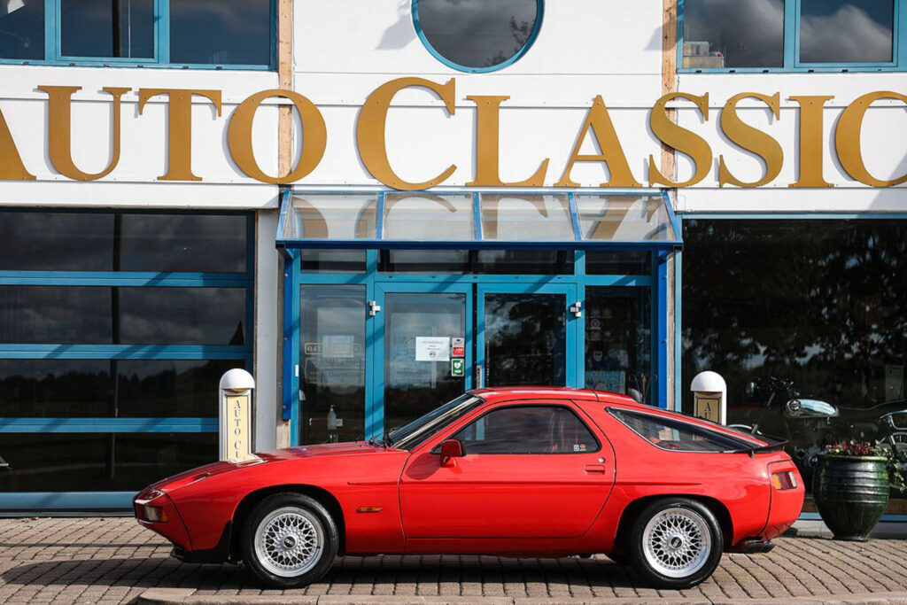 Porsche 928S 1981 z boku